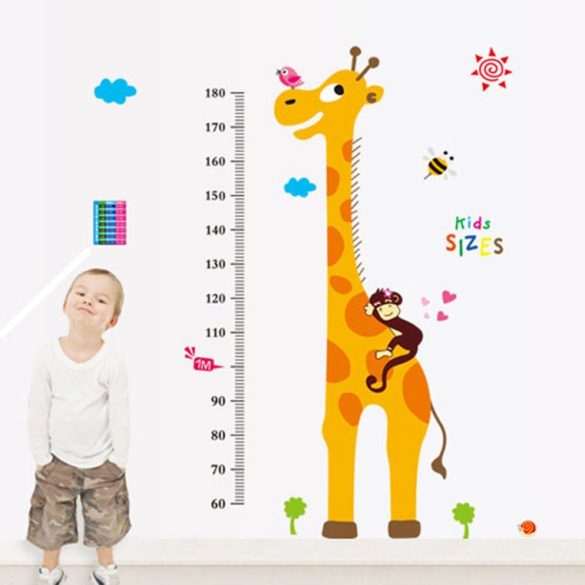 Girafa care ajunge până la cer și prietenii ei – sticker de perete pentru măsurarea înălțimii