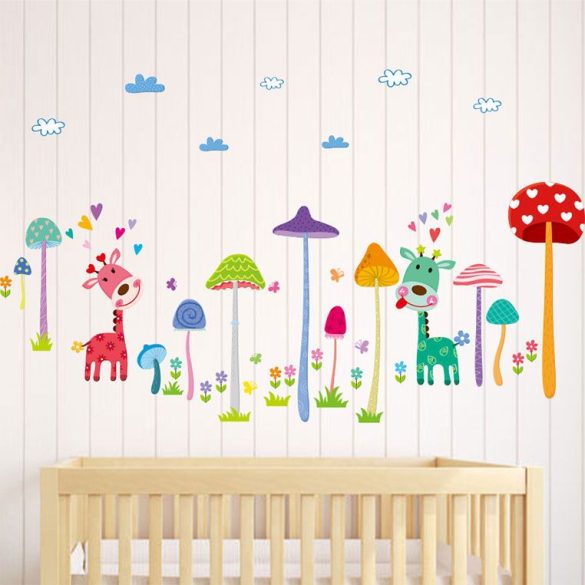 Sticker perete girafe colorate în pădurea cu ciuperci